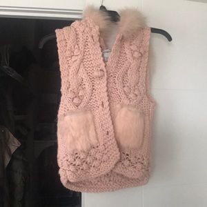 Alberto ama Kali pink vest w/ faux fur rim on hood